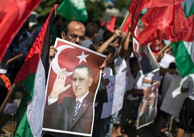 أنصار «حماس» يتظاهرون دعما لـ«أردوغان» في غزة